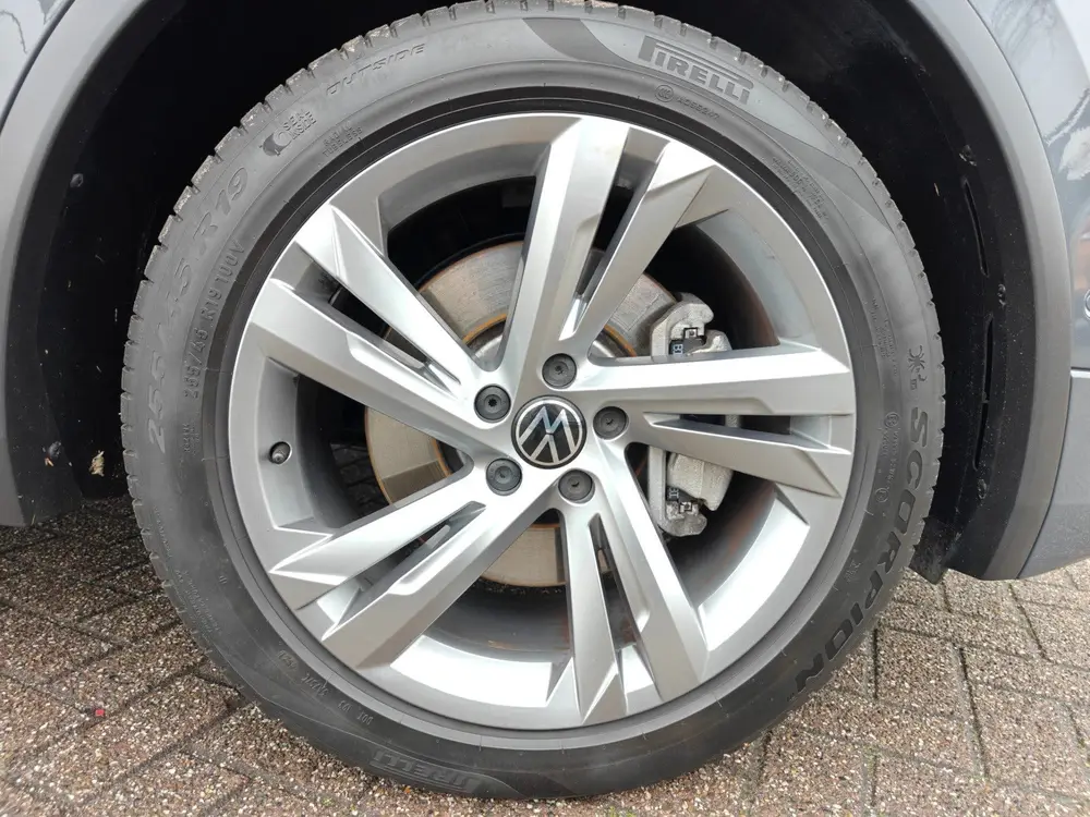Volkswagen Tiguan 1.4 TSI eHybrid R-Line Business+ / Panoram uit 2022, foto 12