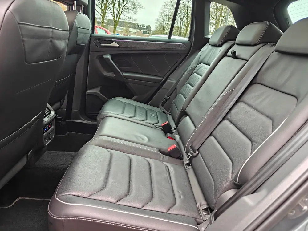 Volkswagen Tiguan 1.4 TSI eHybrid R-Line Business+ / Panoram uit 2022, foto 16