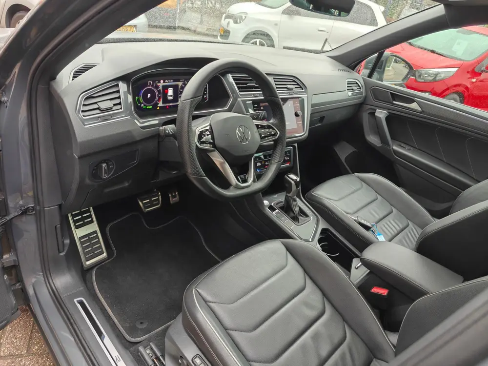 Volkswagen Tiguan 1.4 TSI eHybrid R-Line Business+ / Panoram uit 2022, foto 18