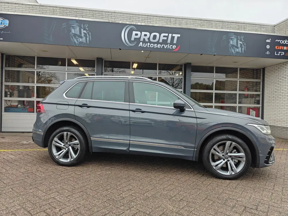 Volkswagen Tiguan 1.4 TSI eHybrid R-Line Business+ / Panoram uit 2022, foto 2