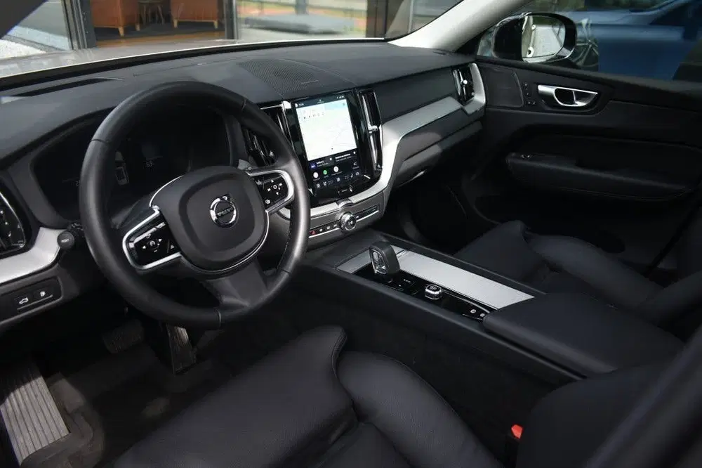 Volvo XC60 T6 350pk AWD Plus Dark uit 2024, foto 12