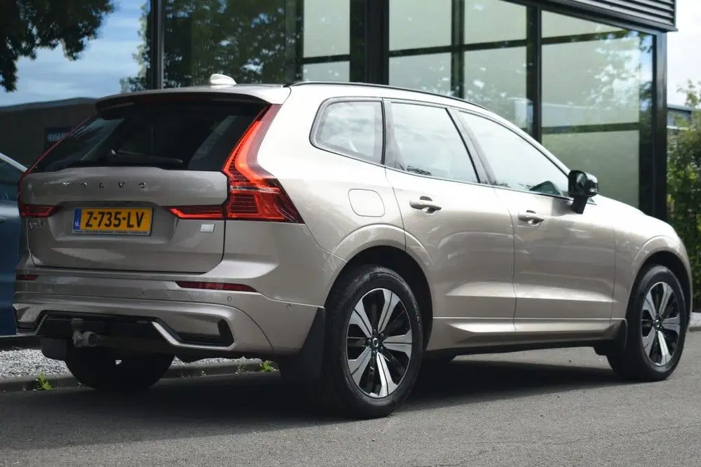 Volvo XC60 T6 350pk AWD Plus Dark uit 2024, foto 2