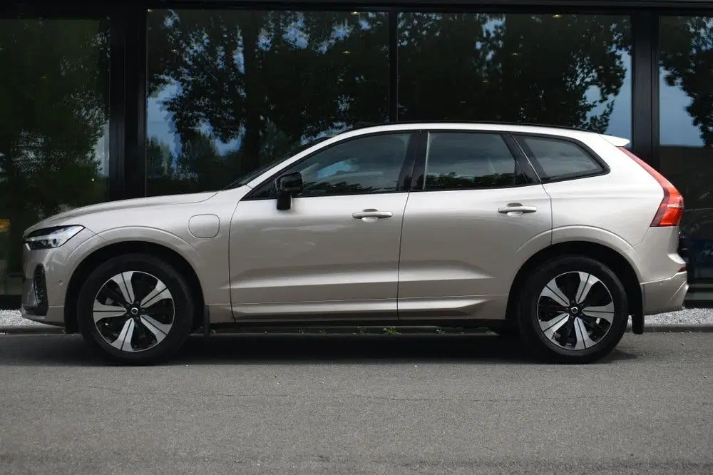 Volvo XC60 T6 350pk AWD Plus Dark uit 2024, foto 5