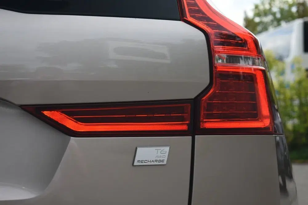 Volvo XC60 T6 350pk AWD Plus Dark uit 2024, foto 7