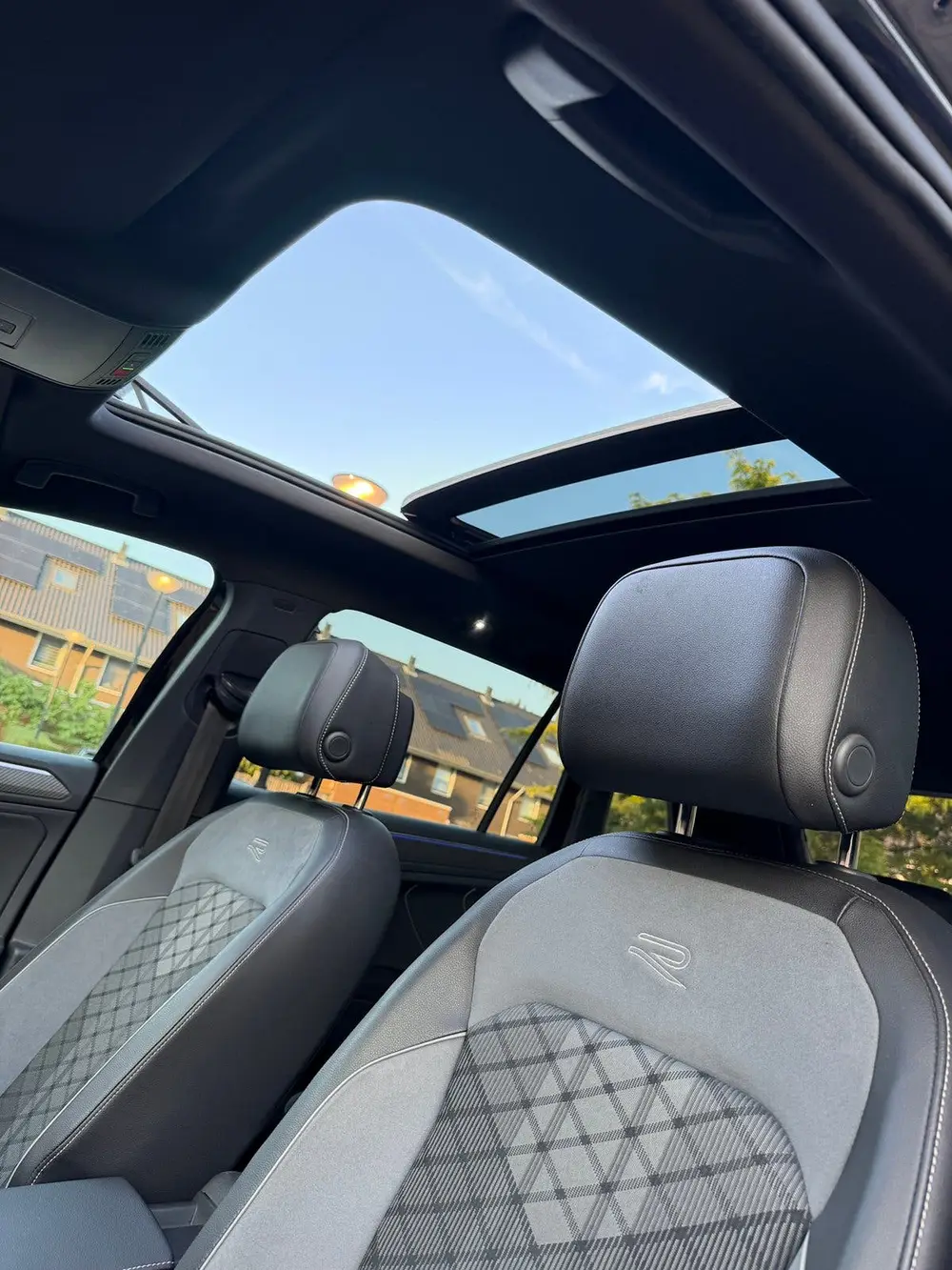 Volkswagen Tiguan 2.0 TDI R-line 150pk DSG 2023 Zwart uit 2023, foto 11
