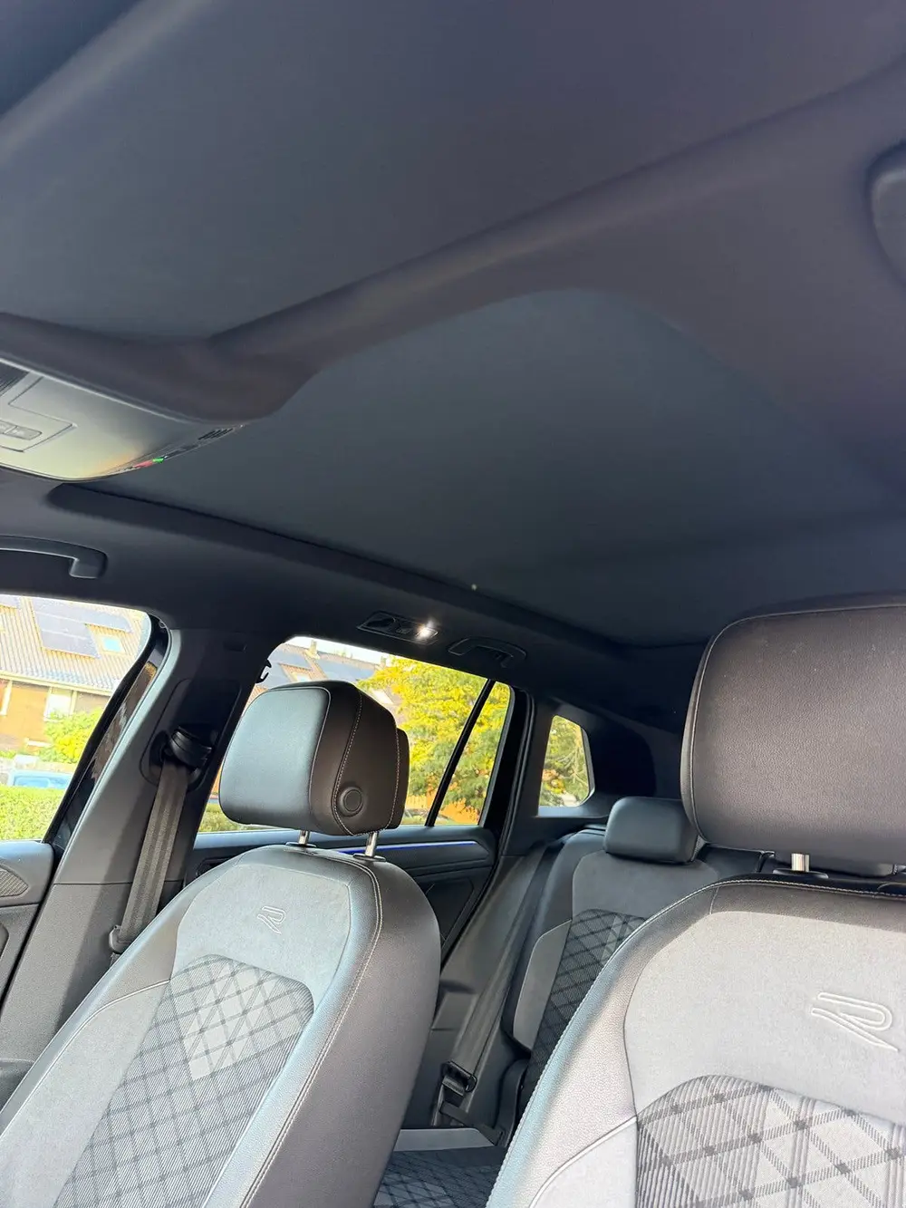 Volkswagen Tiguan 2.0 TDI R-line 150pk DSG 2023 Zwart uit 2023, foto 12