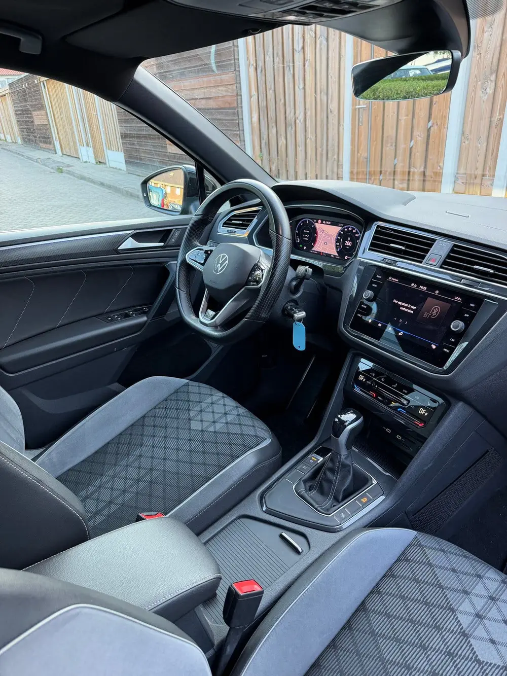 Volkswagen Tiguan 2.0 TDI R-line 150pk DSG 2023 Zwart uit 2023, foto 13