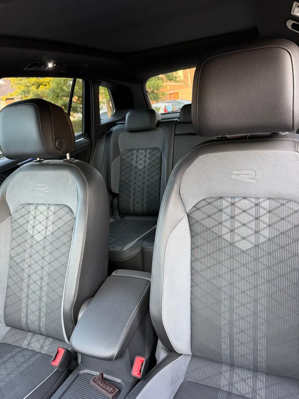 Volkswagen Tiguan 2.0 TDI R-line 150pk DSG 2023 Zwart uit 2023, foto 15
