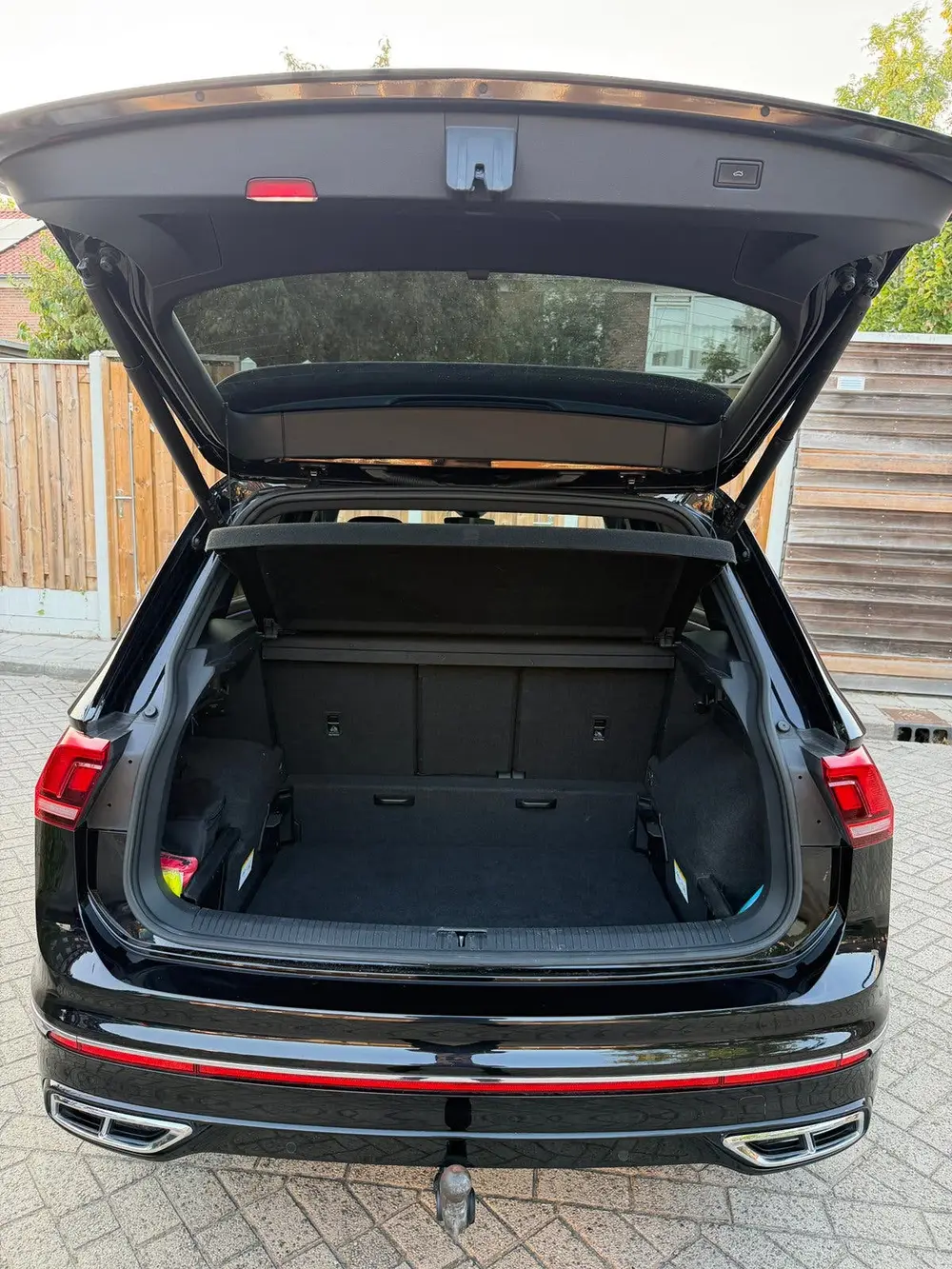 Volkswagen Tiguan 2.0 TDI R-line 150pk DSG 2023 Zwart uit 2023, foto 18