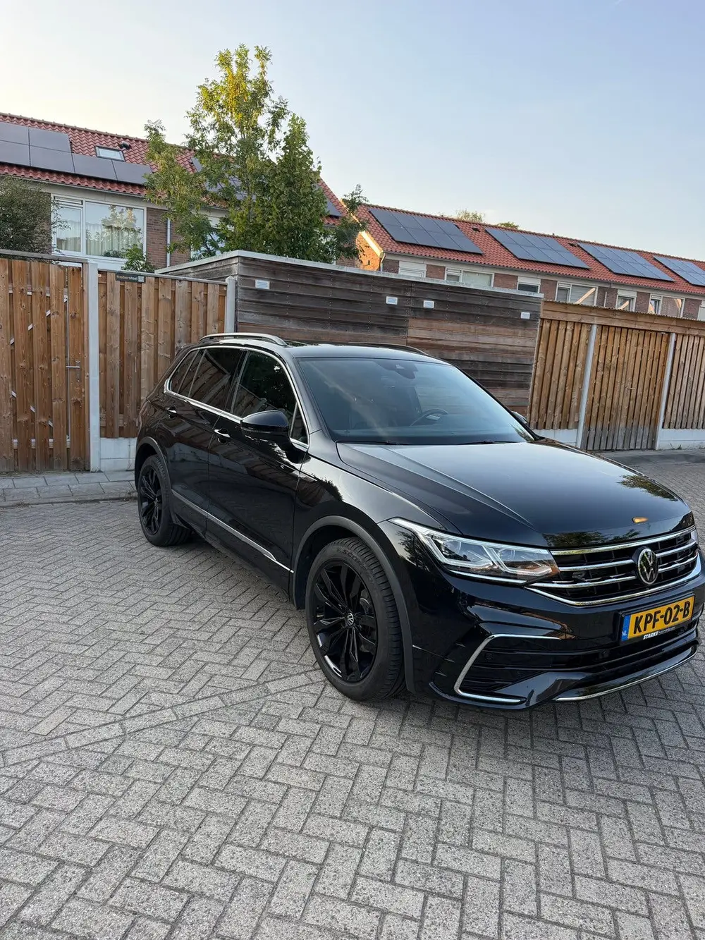 Volkswagen Tiguan 2.0 TDI R-line 150pk DSG 2023 Zwart uit 2023, foto 3