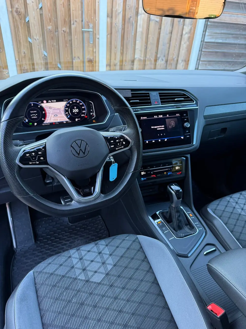Volkswagen Tiguan 2.0 TDI R-line 150pk DSG 2023 Zwart uit 2023, foto 8