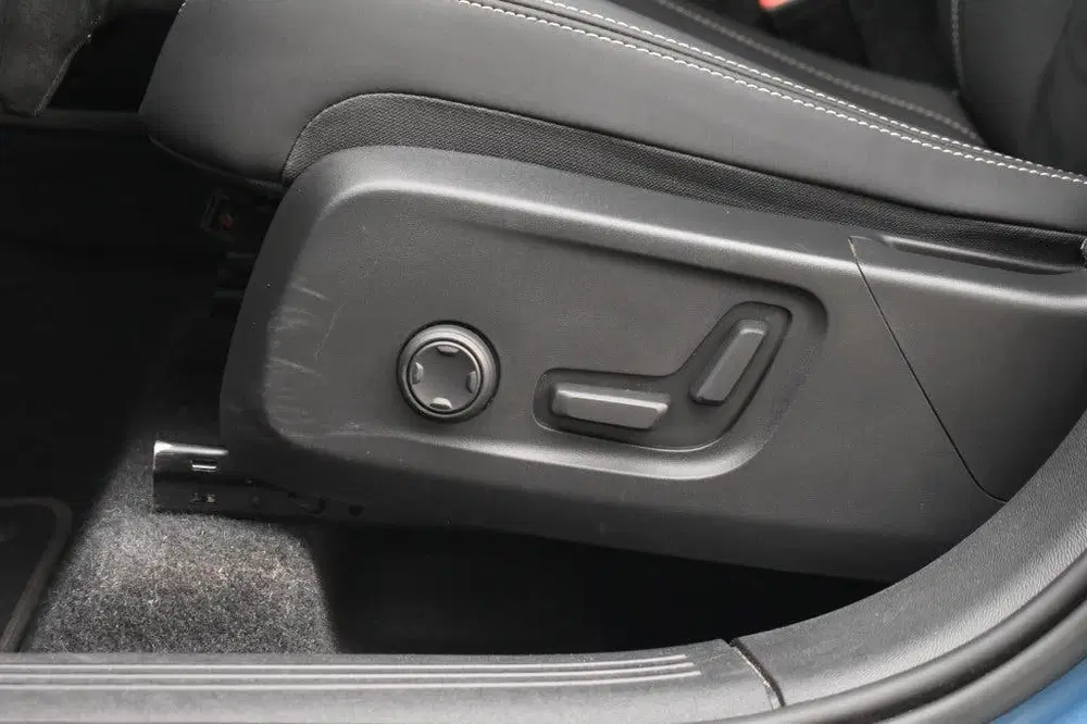 Volvo XC40 T4 211pk [Plug-in] Plus Dark uit 2022, foto 14