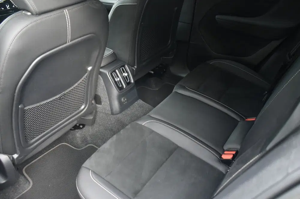 Volvo XC40 T4 211pk [Plug-in] Plus Dark uit 2022, foto 17