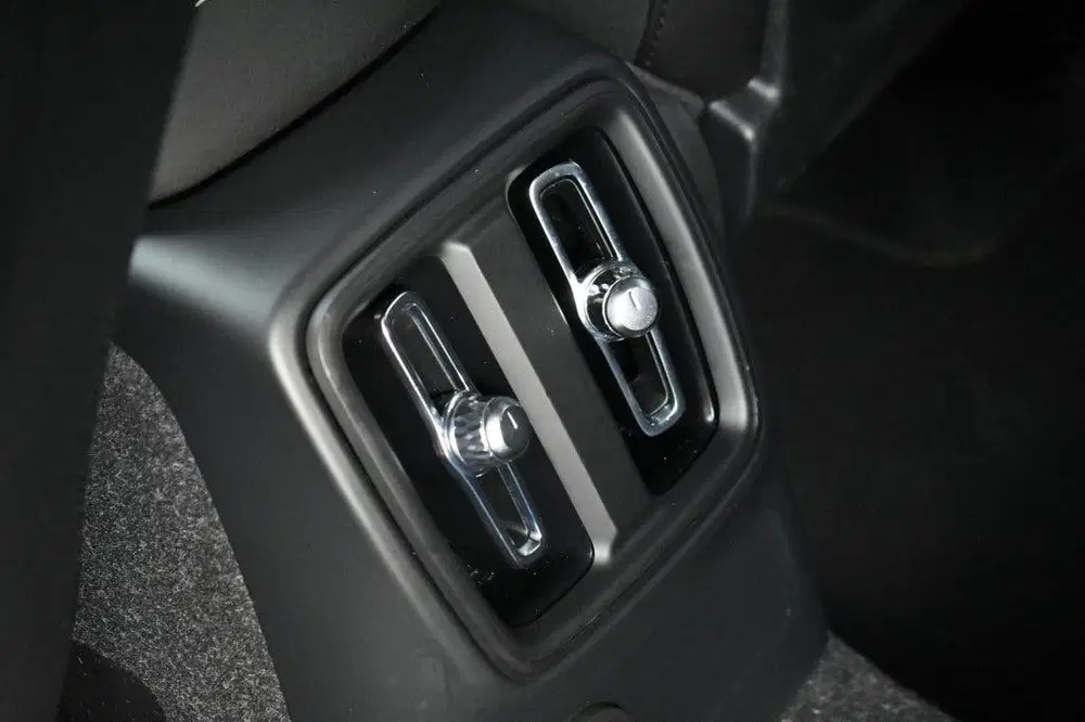 Volvo XC40 T4 211pk [Plug-in] Plus Dark uit 2022, foto 18