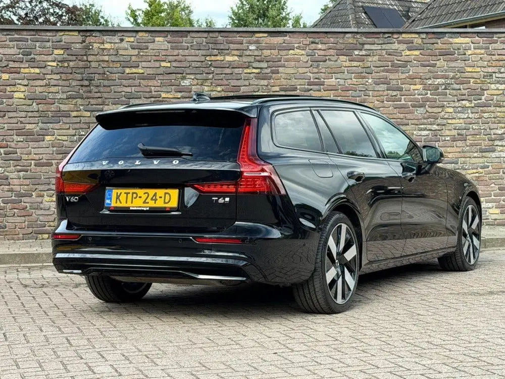 Volvo V60 2.0 T6 AWD Ultra Dark Panodak Leer H&K Hea uit 2024, foto 10