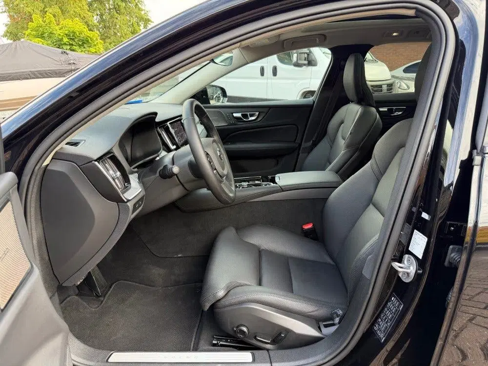 Volvo V60 2.0 T6 AWD Ultra Dark Panodak Leer H&K Hea uit 2024, foto 18