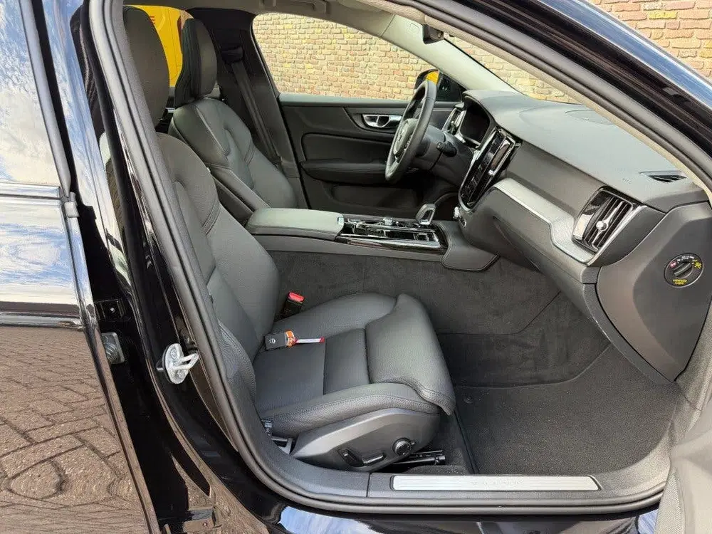 Volvo V60 2.0 T6 AWD Ultra Dark Panodak Leer H&K Hea uit 2024, foto 19