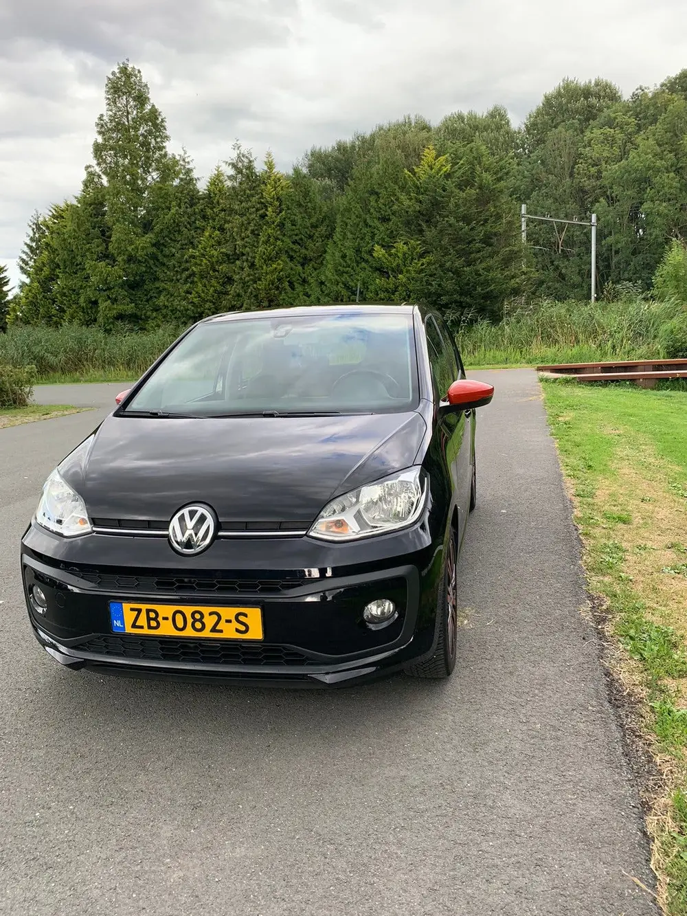 Volkswagen Up! 1.0 60PK 3D BMT 2019 Zwart uit 2019, foto 3