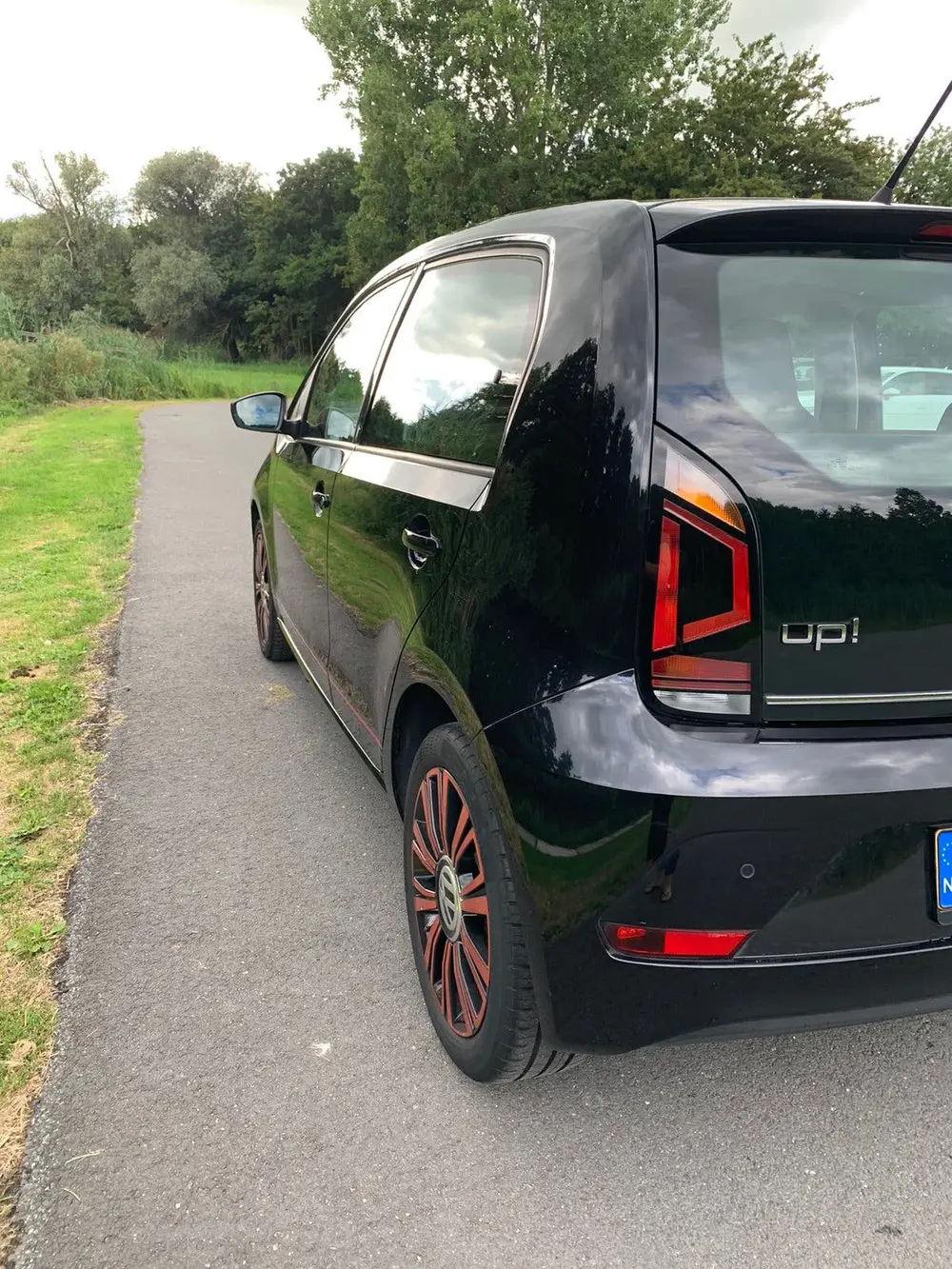Volkswagen Up! 1.0 60PK 3D BMT 2019 Zwart uit 2019, foto 6