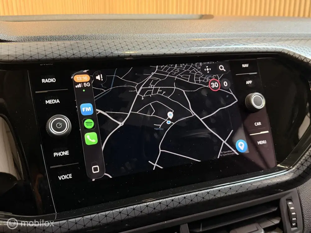 Volkswagen T-Cross 1.0 TSI DSG R-Line BEATS VIRTUAL CARPLAY uit 2019, foto 19