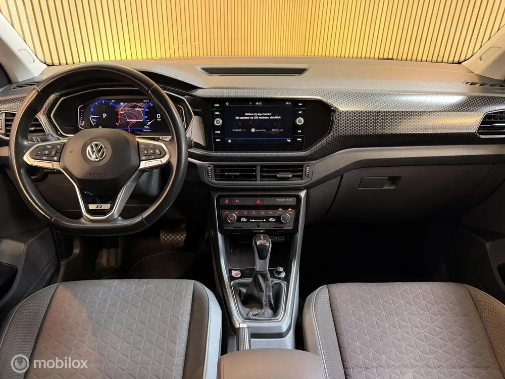 Volkswagen T-Cross 1.0 TSI DSG R-Line BEATS VIRTUAL CARPLAY uit 2019, foto 4