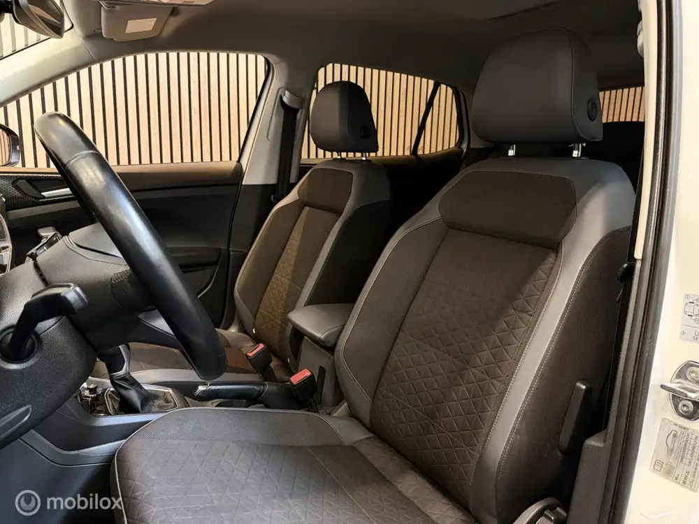 Volkswagen T-Cross 1.0 TSI DSG R-Line BEATS VIRTUAL CARPLAY uit 2019, foto 9