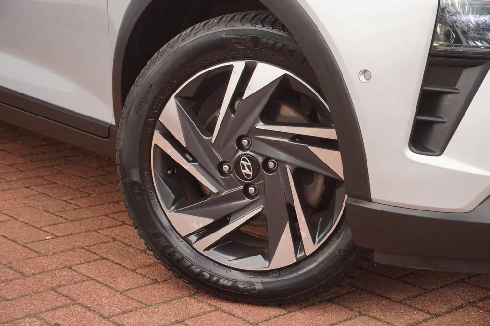 Hyundai BAYON 1.0 T-GDI Premium+Led+breed-navigatie+came uit 2021, foto 2