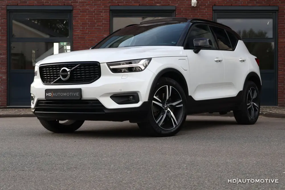 Volvo XC40 1.5 T5 Twin Engine R-Design PANO LEDER H/K CAM uit 2019