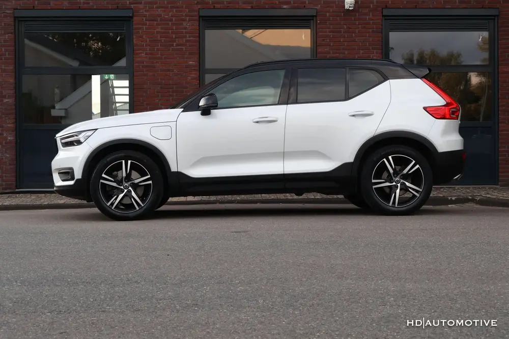 Volvo XC40 1.5 T5 Twin Engine R-Design PANO LEDER H/K CAM uit 2019, foto 11