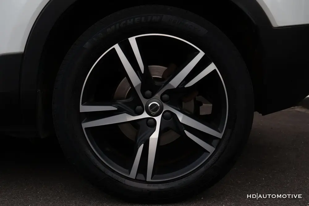 Volvo XC40 1.5 T5 Twin Engine R-Design PANO LEDER H/K CAM uit 2019, foto 14