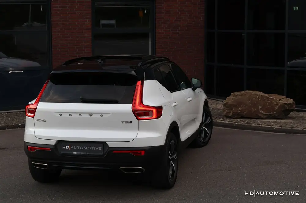 Volvo XC40 1.5 T5 Twin Engine R-Design PANO LEDER H/K CAM uit 2019, foto 16