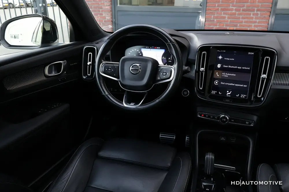 Volvo XC40 1.5 T5 Twin Engine R-Design PANO LEDER H/K CAM uit 2019, foto 17