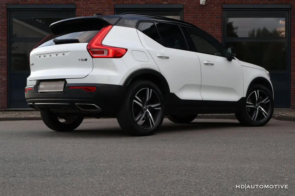 Volvo XC40 1.5 T5 Twin Engine R-Design PANO LEDER H/K CAM uit 2019, foto 2