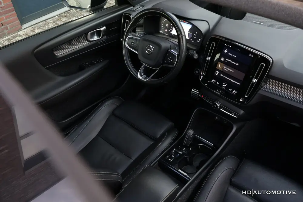 Volvo XC40 1.5 T5 Twin Engine R-Design PANO LEDER H/K CAM uit 2019, foto 3