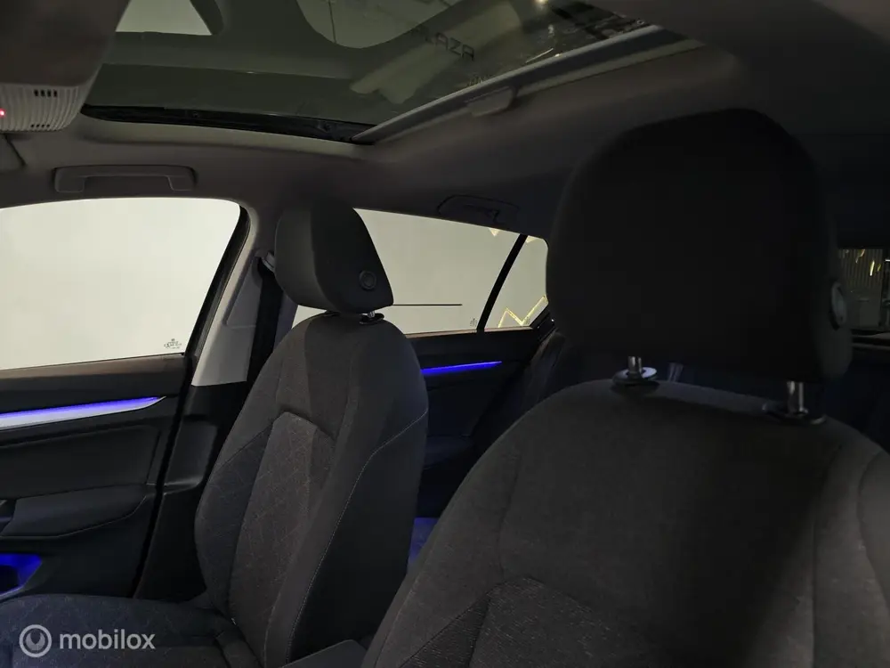 Volkswagen Golf 1.5 TSI Life Panorama/IQ Light/Carplay/Stoel uit 2020, foto 20