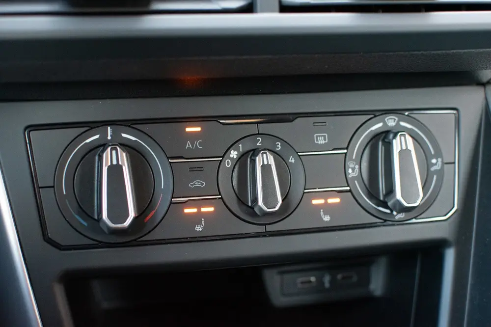 Volkswagen POLO 1.0 TSI Style Stoelverwarming|Navi|Apple Car uit 2022, foto 12