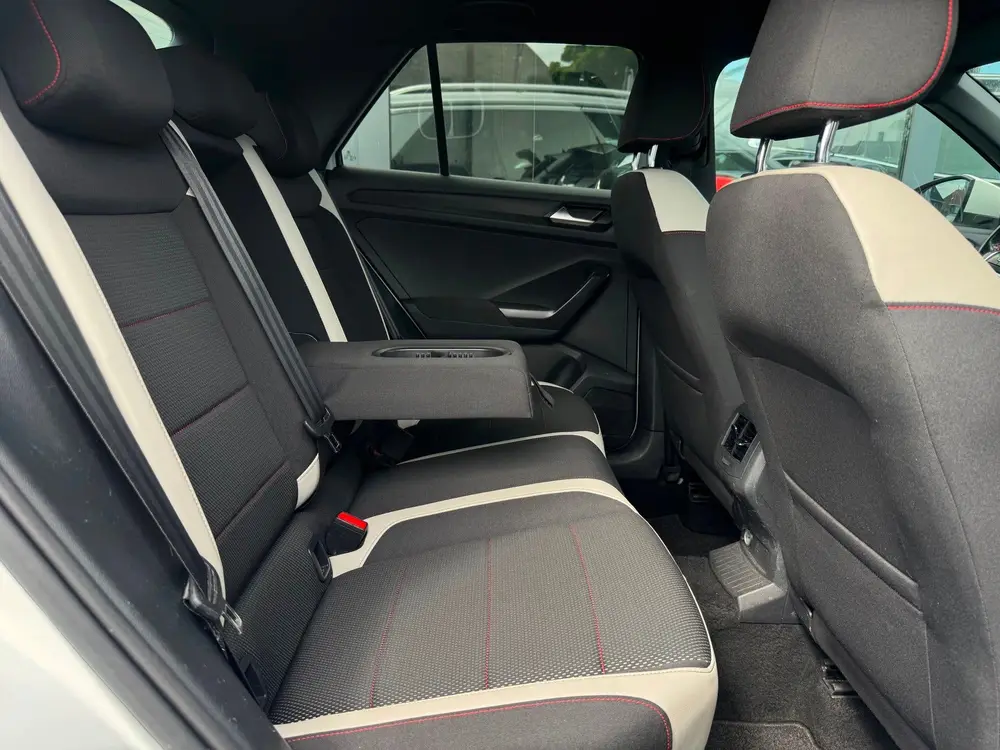 Volkswagen T-Roc 1.5 TSI Sport | Camera | Carplay uit 2019, foto 17