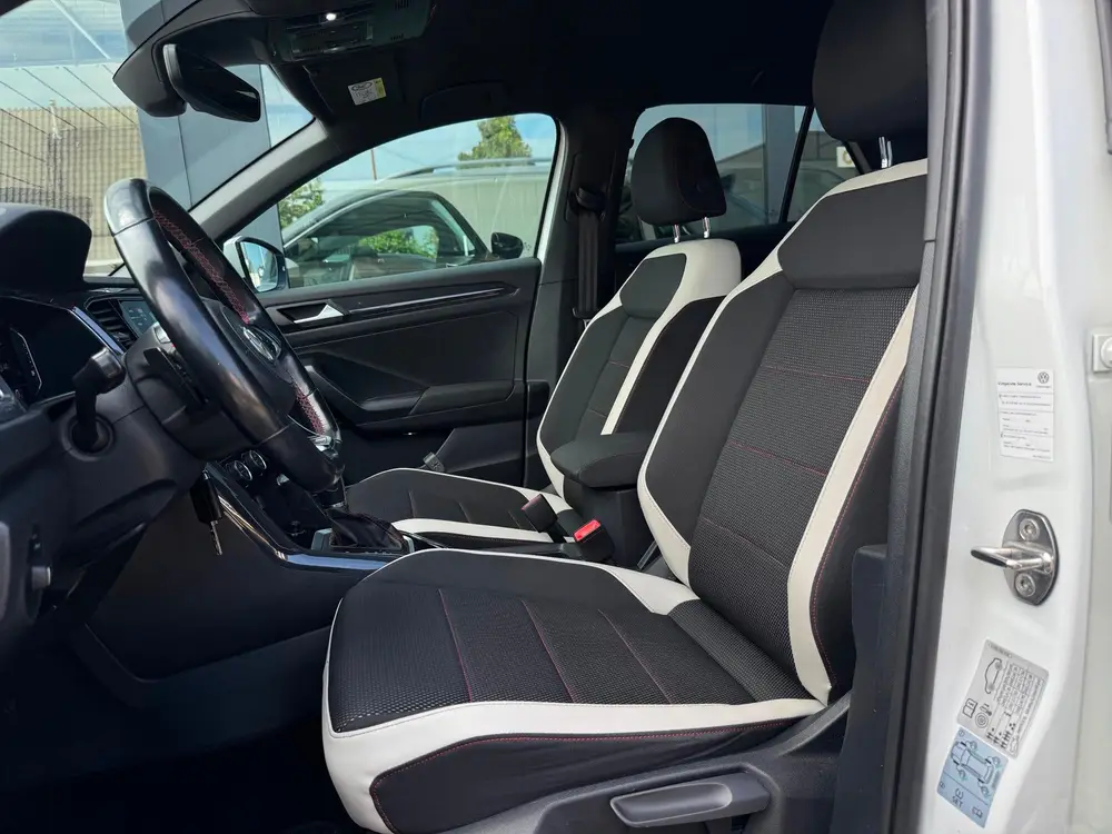Volkswagen T-Roc 1.5 TSI Sport | Camera | Carplay uit 2019, foto 18