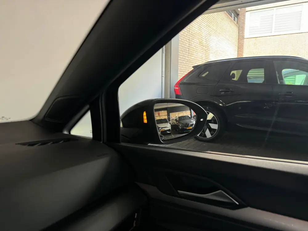 Volkswagen Golf 1.5 eTSI R-Line Edition Pano|Sfeer|IQ|HuD uit 2024, foto 17