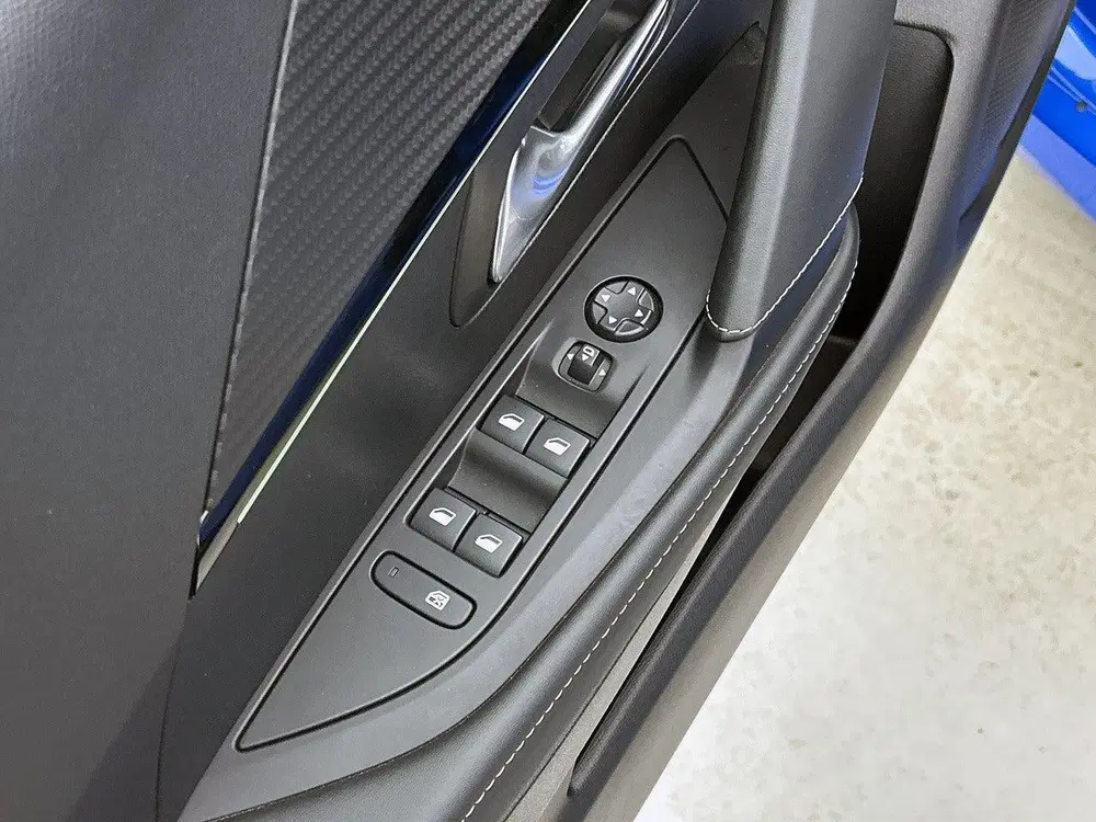 Peugeot 208 GT Pack 130pk Automaat uit 2022, foto 18