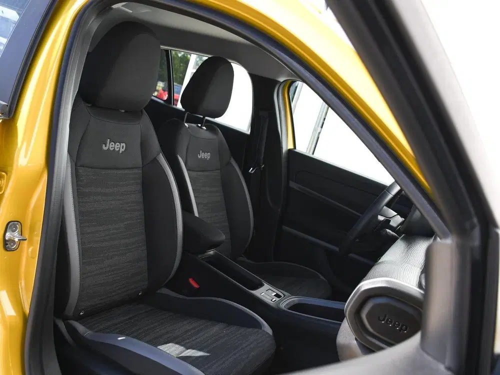 Jeep Avenger Longitude 1.2 e-Hybrid 110pk Automaat CRUI uit 2024, foto 10