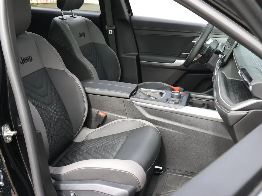 Jeep Compass 1.2 e-Hybrid First Edition uit 2026, foto 10