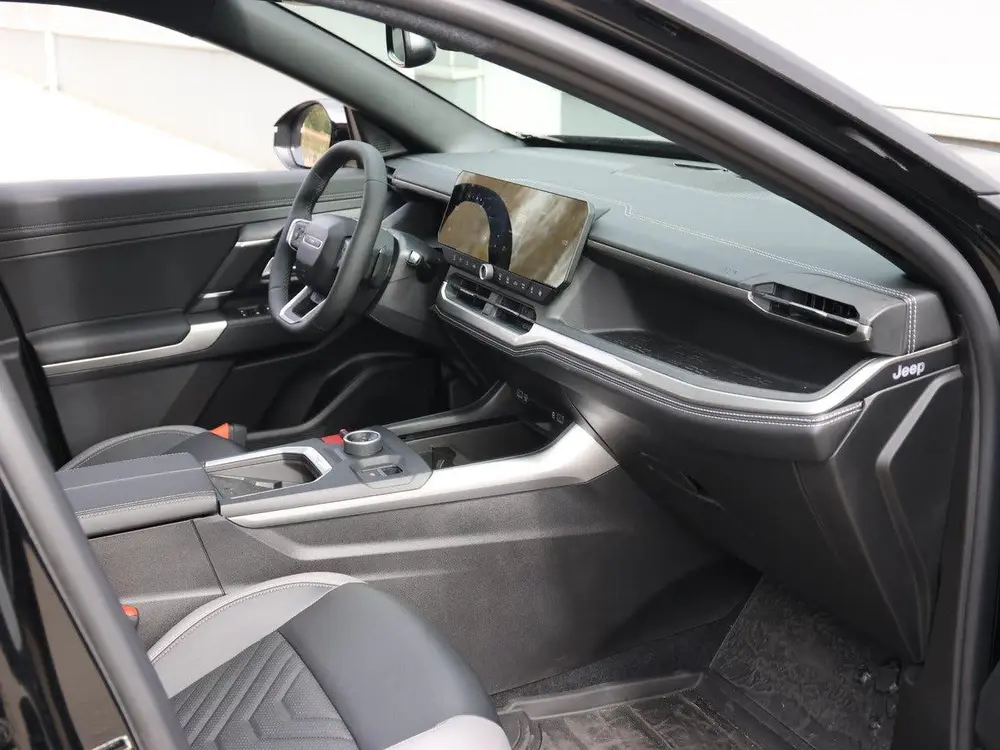 Jeep Compass 1.2 e-Hybrid First Edition uit 2026, foto 9