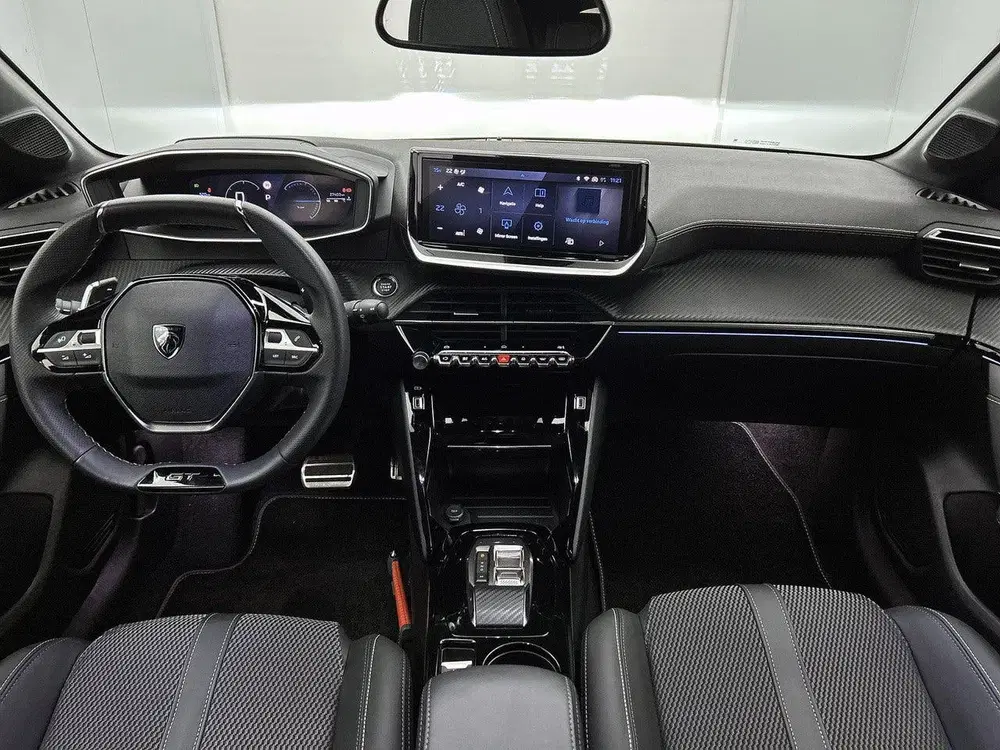Peugeot 208 1.2 Hybrid GT 145pk Automaat uit 2025, foto 11