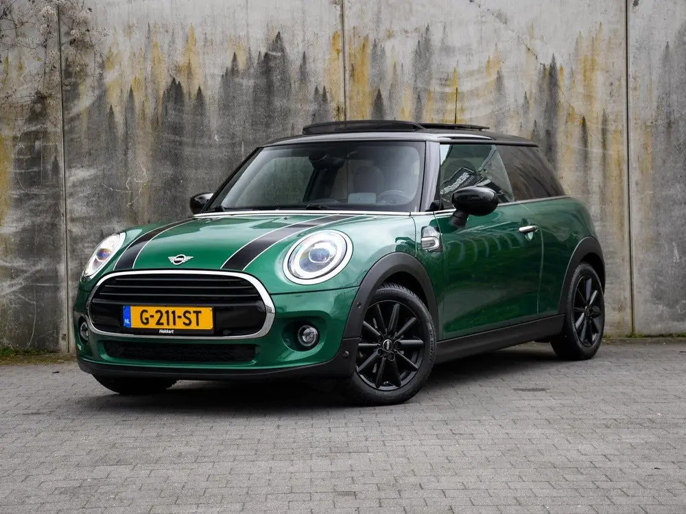 Mini 3-Deurs Cooper 60 Years Edition 1.5 136pk Automaat PANO uit 2019