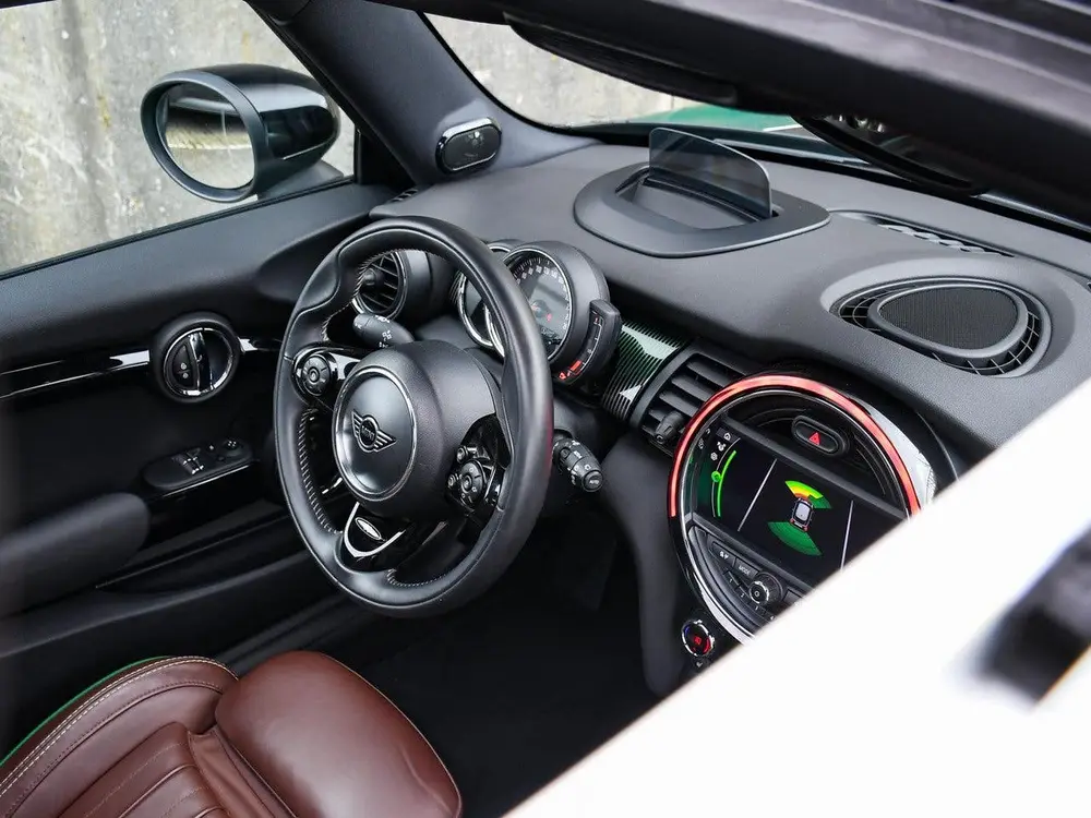 Mini 3-Deurs Cooper 60 Years Edition 1.5 136pk Automaat PANO uit 2019, foto 10