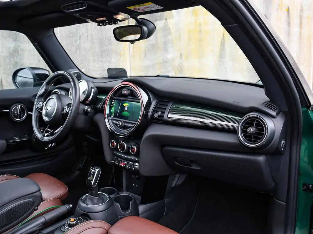 Mini 3-Deurs Cooper 60 Years Edition 1.5 136pk Automaat PANO uit 2019, foto 11