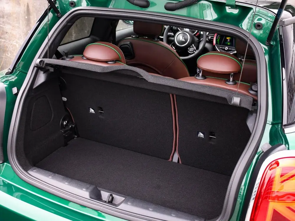 Mini 3-Deurs Cooper 60 Years Edition 1.5 136pk Automaat PANO uit 2019, foto 19