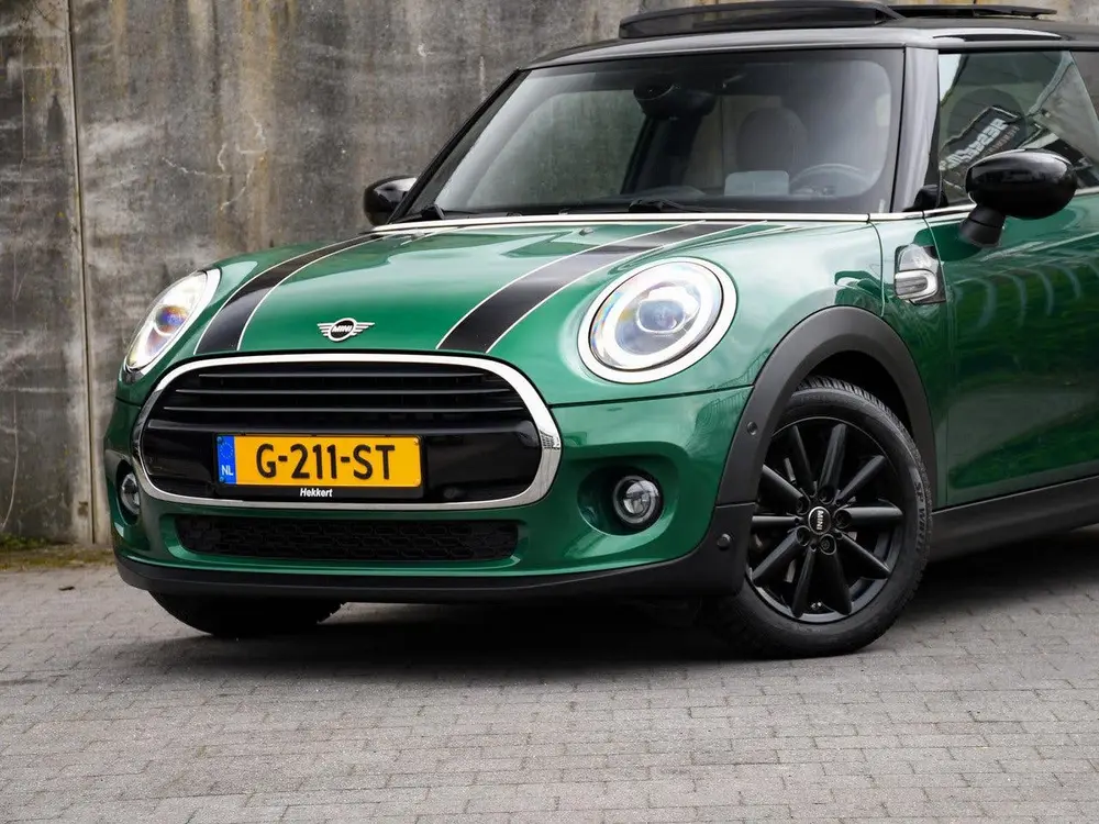 Mini 3-Deurs Cooper 60 Years Edition 1.5 136pk Automaat PANO uit 2019, foto 2