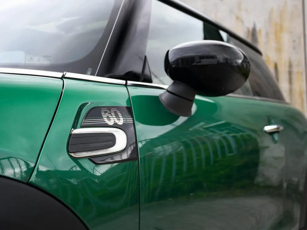 Mini 3-Deurs Cooper 60 Years Edition 1.5 136pk Automaat PANO uit 2019, foto 4